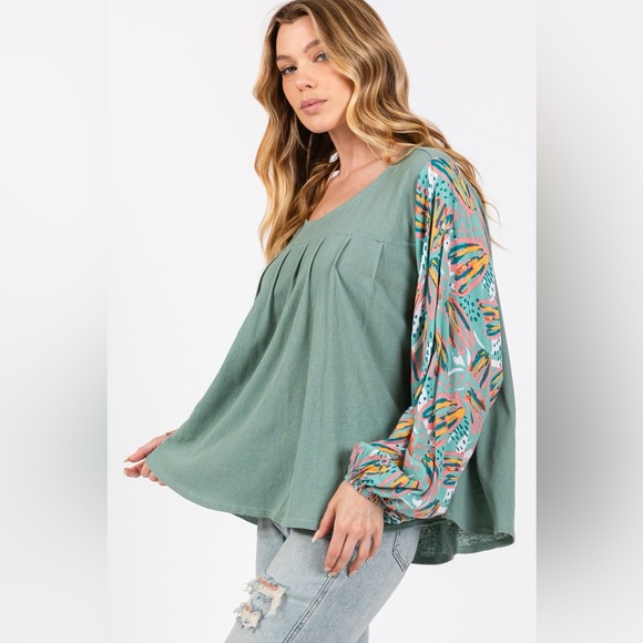 SAGE + FIG Ruched Round Neck Printed Bubble Sleeve Top - Picture 3 of 5